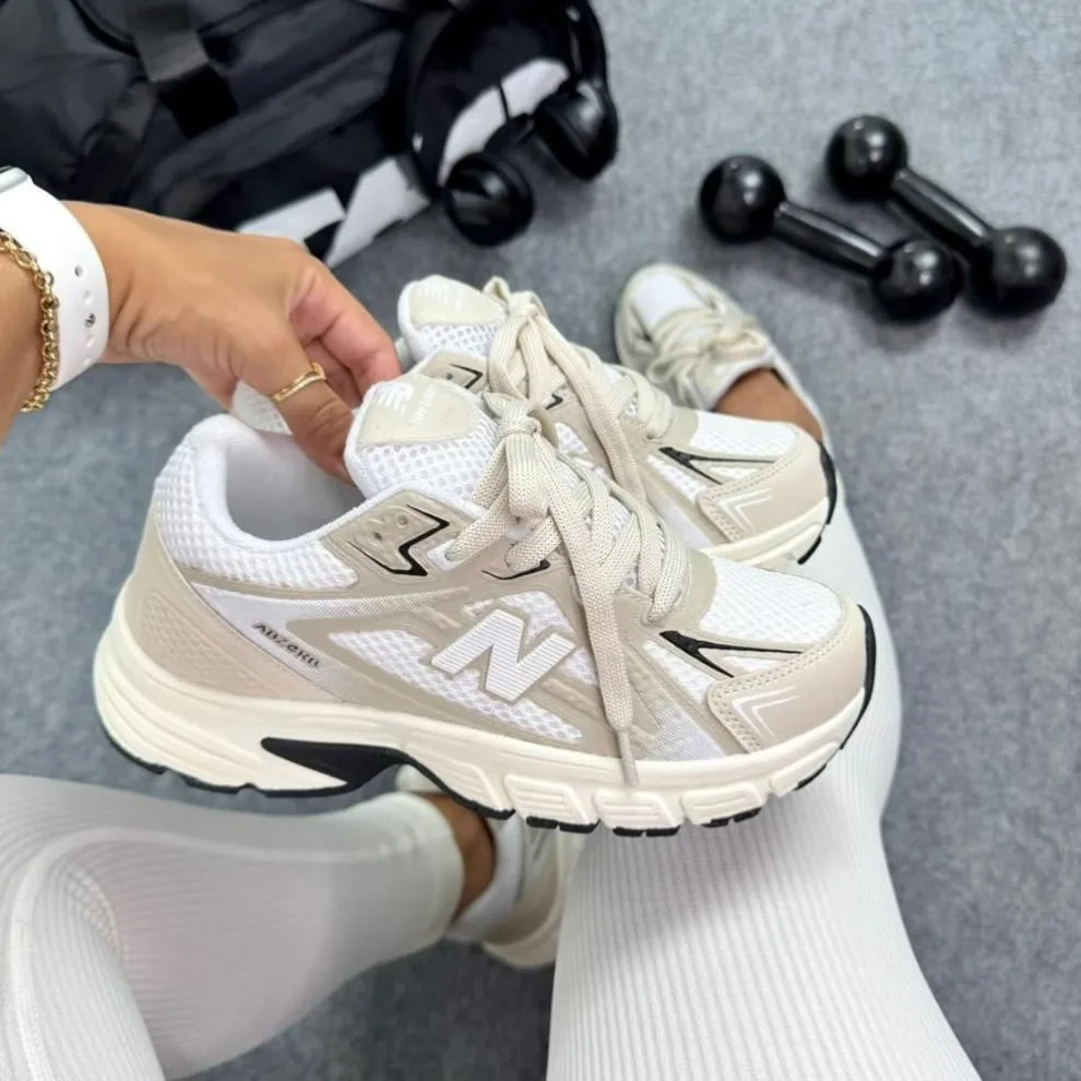 New Balance 1906 branco e prata