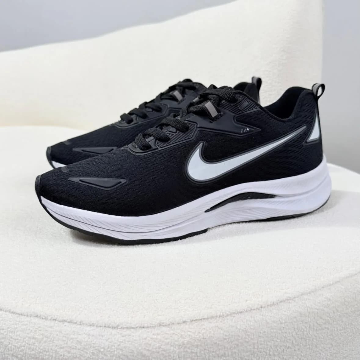 Nike Revolution preto