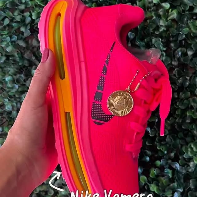 Nike Vomero rosa-neon