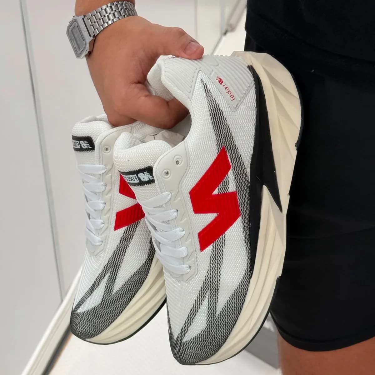Rebel Premium branco e cinza